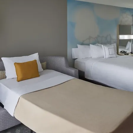 Courtyard By Marriott Toronto Airport-3