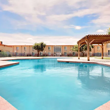 Super 8 By Wyndham Plainview-2