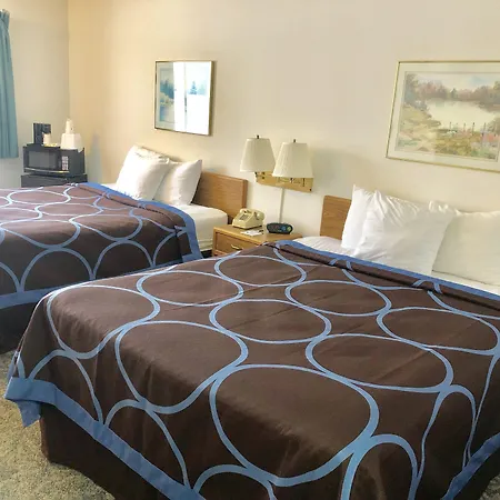 Super 8 By Wyndham Escanaba-3