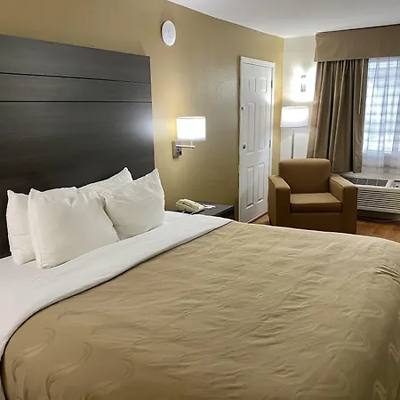 Quality Inn Branson - Hwy 76 Central-3