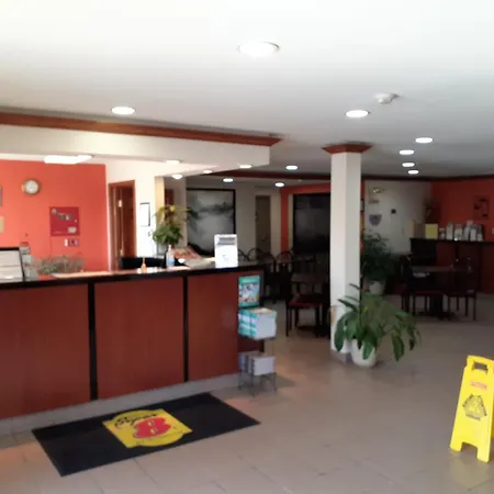 Super 8 By Wyndham Niagara Falls-2