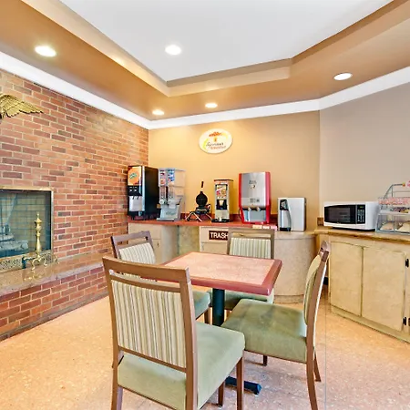 Super 8 By Wyndham Milford/New Haven-2