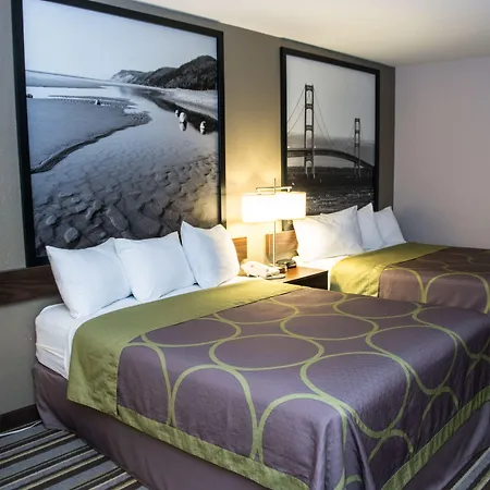 Super 8 By Wyndham Manistee-3