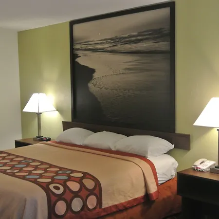 Super 8 By Wyndham Fayetteville-3