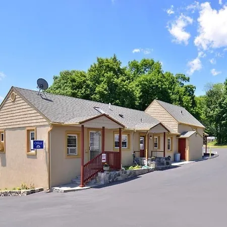 Golden Hill Inn-Danbury-3