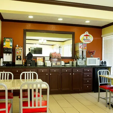 Super 8 By Wyndham Woodward-3