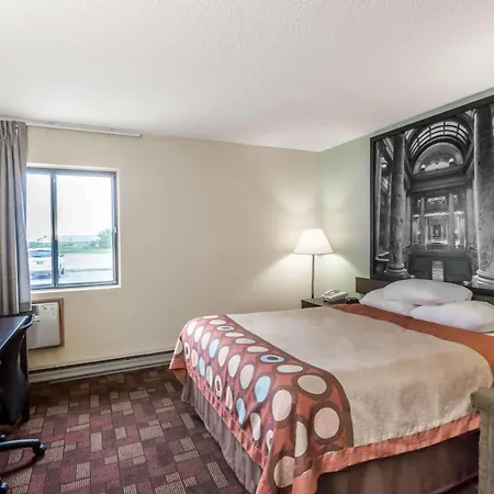 Super 8 By Wyndham Luverne-3