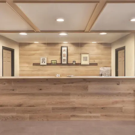 Country Inn & Suites By Radisson, Pella, Ia-3