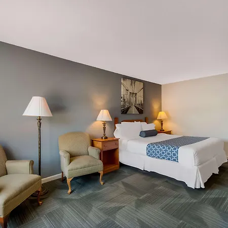 Surestay Plus Hotel By Best Western Berkeley Springs-3