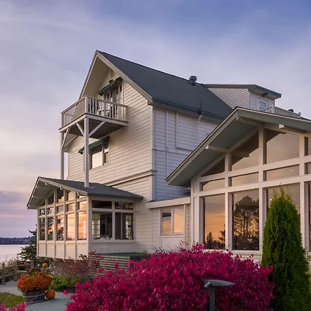 Spruce Point Inn Resort And Spa-2