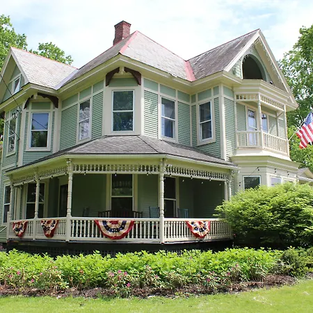 Heart Of The Village Bed & Breakfast In Shelburne Vt-3