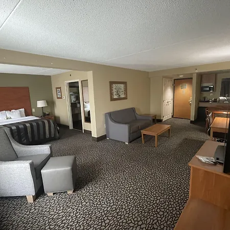 Wingate By Wyndham Little Rock-3