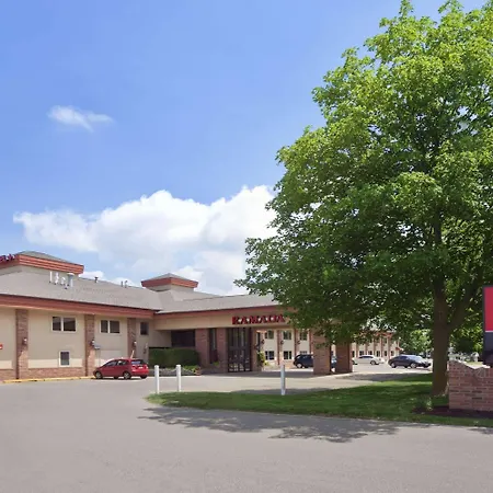 Ramada By Wyndham Saginaw Hotel & Suites-3