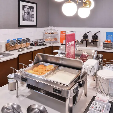 Hampton Inn & Suites Legacy Park-Frisco-3