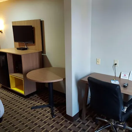 Days Inn & Suites By Wyndham Huntsville-2