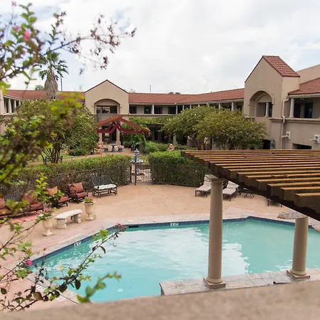 Vineyard Court Designer Suites Hotel-3