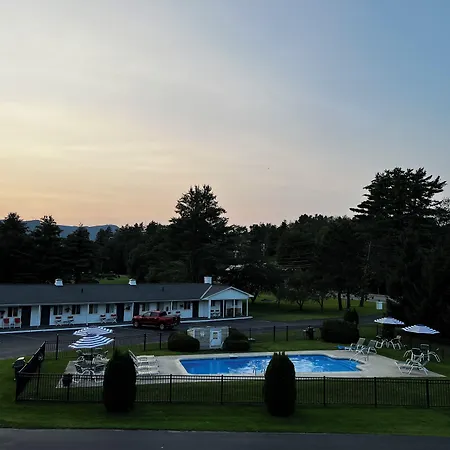 Stowe Motel & Snowdrift-2