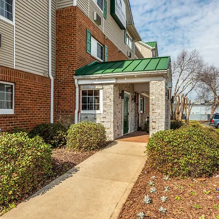 Hometowne Studios & Suites By Red Roof Charlotte - Concord-3