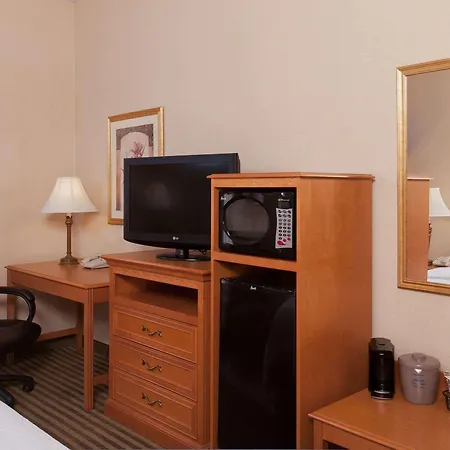 Hampton Inn & Suites Addison-2
