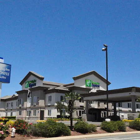 Holiday Inn Express & Suites Jackson By Ihg-3
