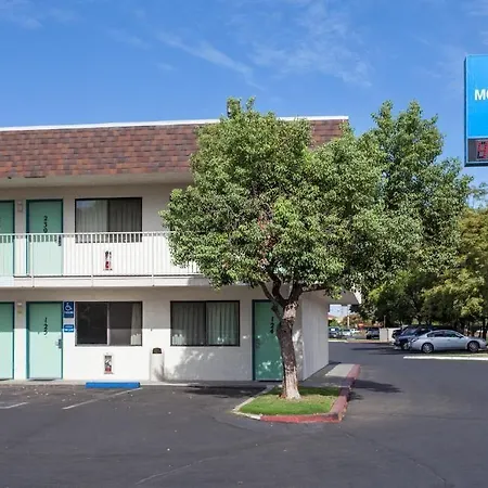 Super 8 By Wyndham Turlock-3