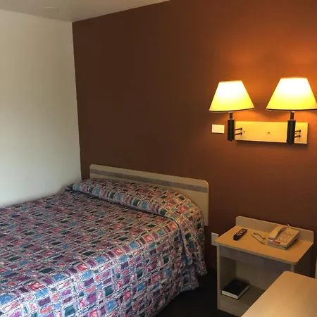Travelodge By Wyndham Raton-2