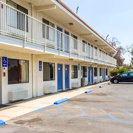 Motel 6 Bakersfield, Ca - Convention Center-3