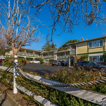 Carmel Inn & Suites-3