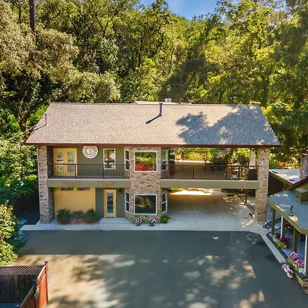 Foothill House-2