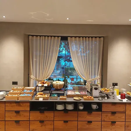 Hotel Ferrari-2
