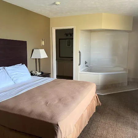 Clinton Inn & Suites-3