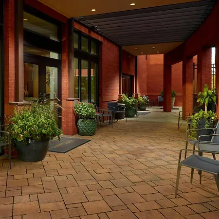 Courtyard By Marriott Carrollton-2