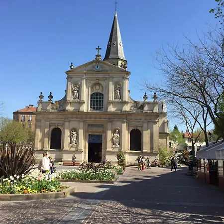 Hotel Le Cardinal Rueil Centre-3