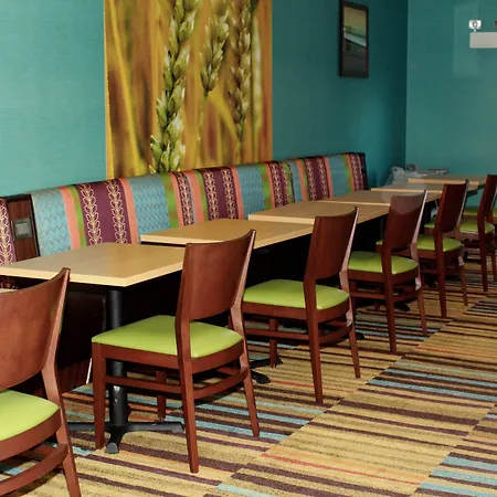 Fairfield Inn & Suites By Marriott Fairmont-3