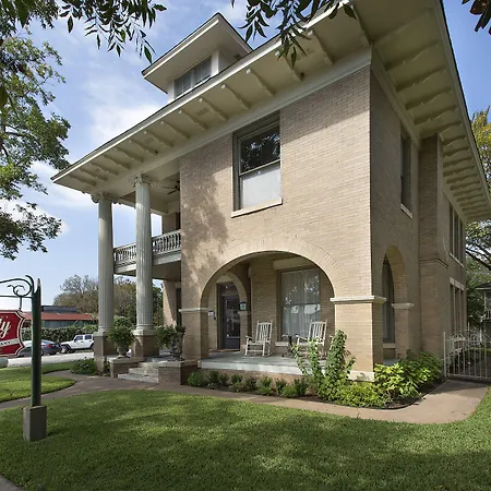 Katy House Bed And Breakfast-3