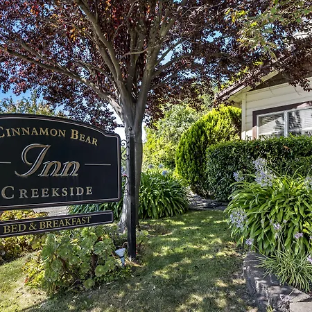 Cinnamon Bear Creekside Inn-2