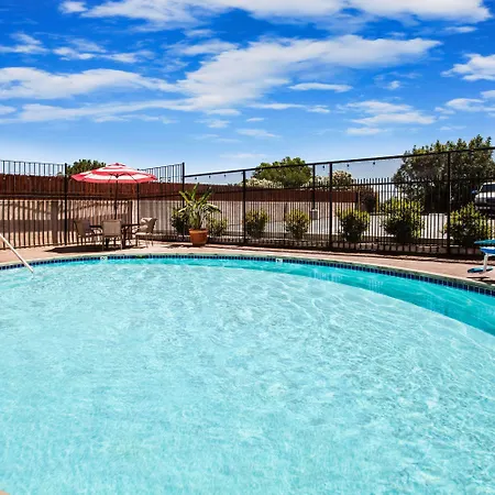 Days Inn & Suites By Wyndham Antioch-2