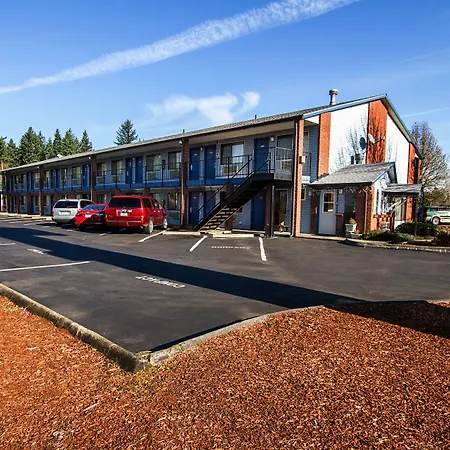 Super 8 By Wyndham Vancouver East-3