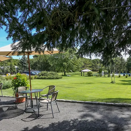 Hamlet Inn - Passes To Coopers Beach-2