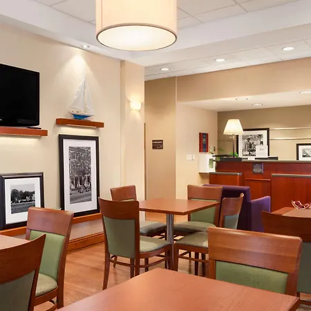 Hampton Inn Geneva-3