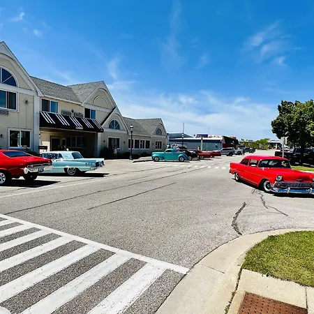Court Plaza Inn & Suites Of Mackinaw-2