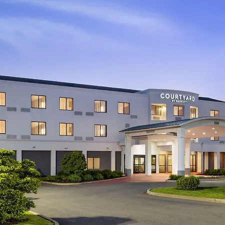 Courtyard By Marriott Kingston-3