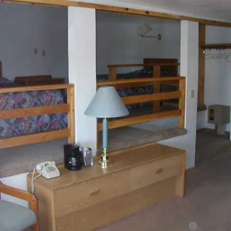 Travelers Lodge-2