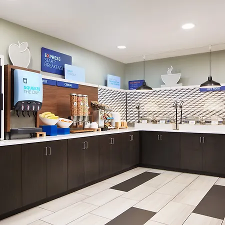 Holiday Inn Express Hotel & Suites Panama City-Tyndall-3