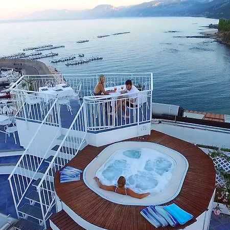 Bue Marino Hotel & Rooftop Bar-3