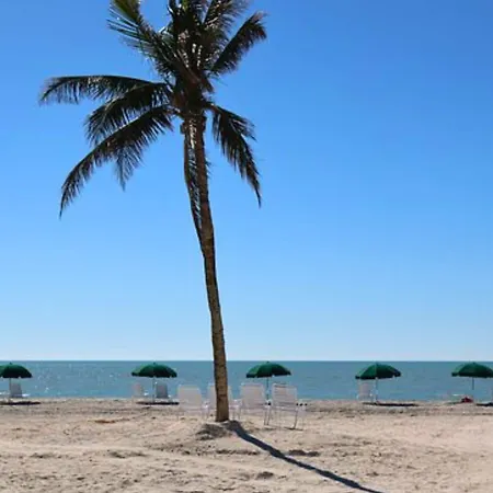Island Inn-3