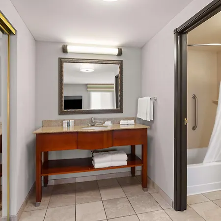 Hampton Inn & Suites Burlington-3