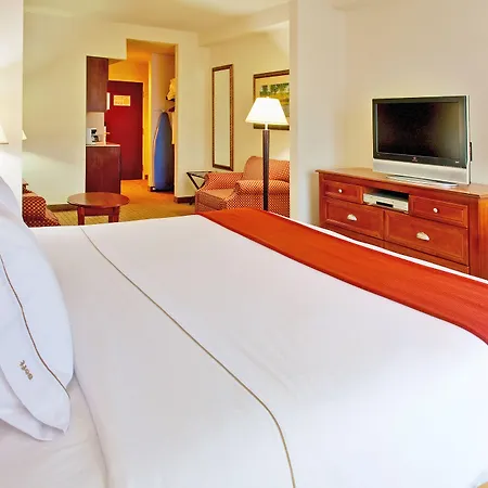 Holiday Inn Express & Suites Dyersburg By Ihg-3