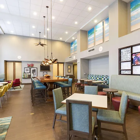 Hampton Inn & Suites Fort Myers-Colonial Boulevard-2