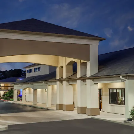 Days Inn & Suites By Wyndham Huntsville-3